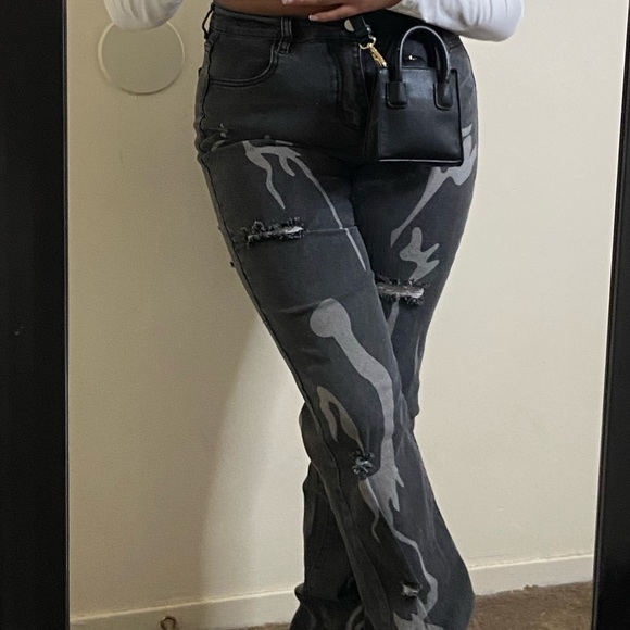 Y2K Distressed Jeans - Picture 2 of 3